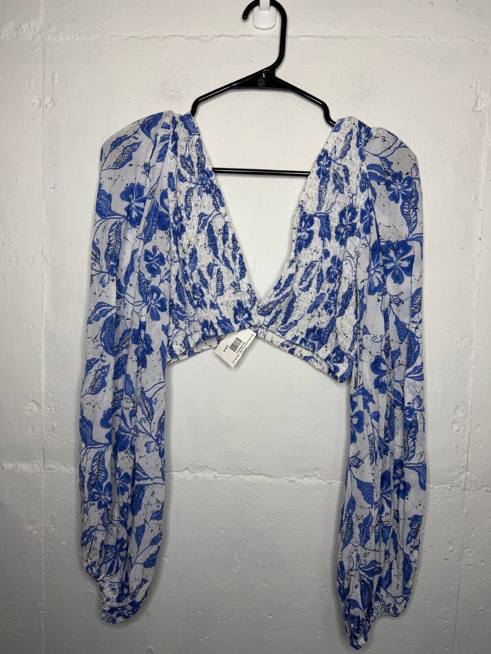 NEW INDIAH Biru Ruched Crop Top Blue White Size Small/Medium